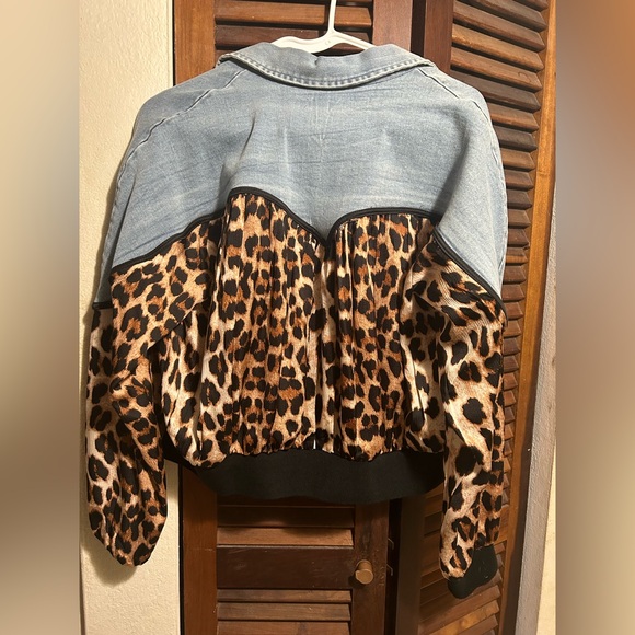 Jacket size small - Picture 2 of 2